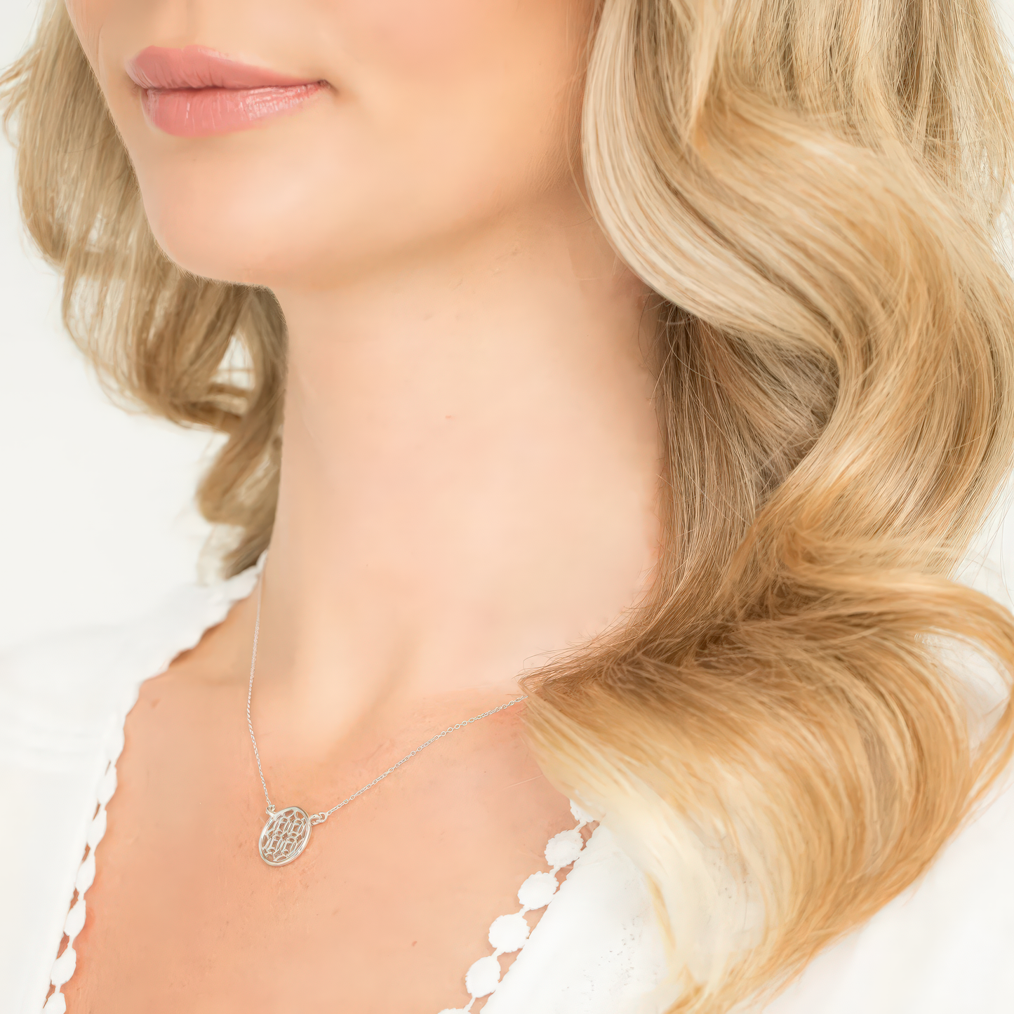 Silver Round Lace Filigree Necklace